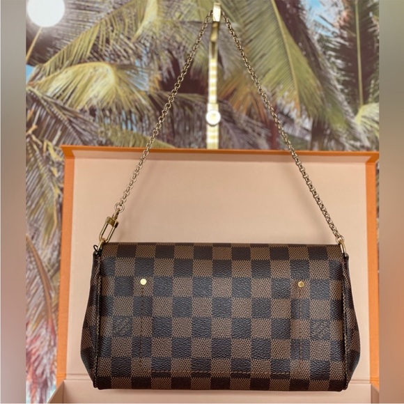 LOUIS VUITTON
FAVORITE - Picture 3 of 15
